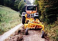PÖMA- Anbaugrader SK225 für Schlepper und Unimog von 58 bis 110 kW mit Dreipunkthydr PÖMA- Anbaugrader SK225 für Schlepper und Unimog von 58 bis 110 kW mit Dreipunkthydr