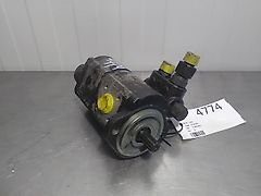 O & K 01990963 - Gearpump/Zahnradpumpe/Tandwielpomp