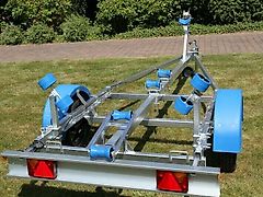 Neptun Navy Bootsanhänger für Boote von 310-550cm 750 kg Aktion